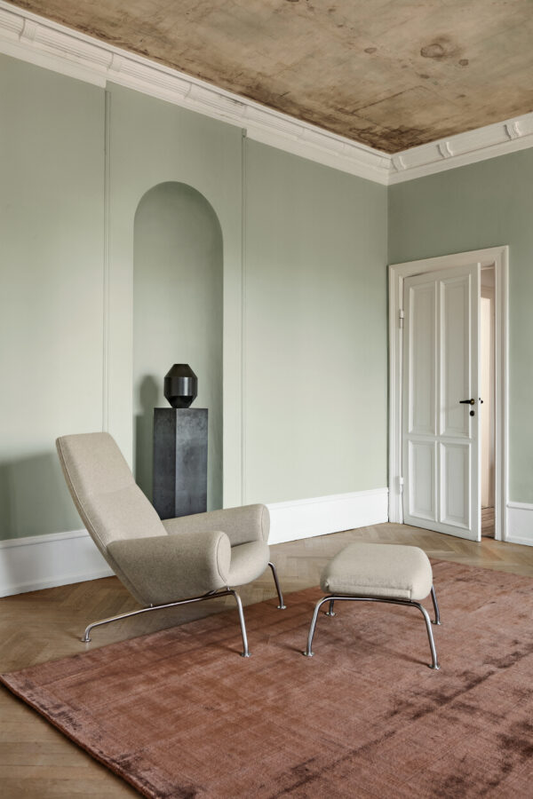 Queen Chair - Wegner - Model 1010 - Image 3