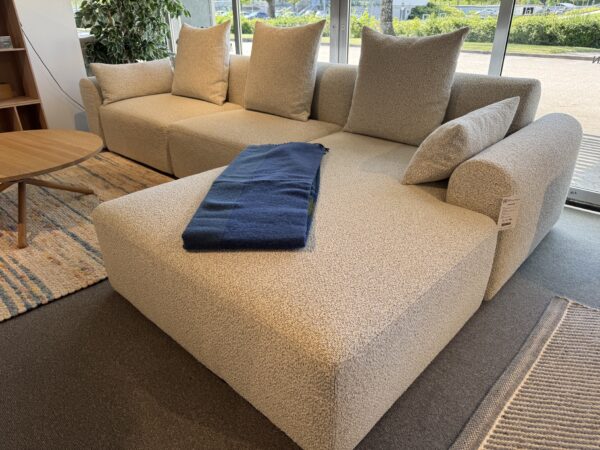 Sofa – Tenksom - Model Rund m/ chaiselong (udstillingsmodel) - Image 4