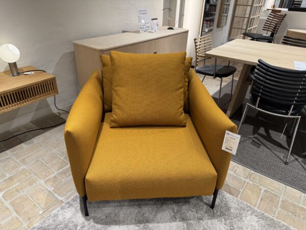 Sofa – Tenksom - Model Kayto INKL. puf og stol (udstillingsmodel) - Image 4