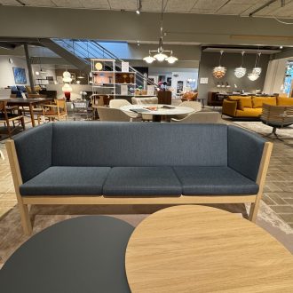 3. Pers. Sofa – Hans J. Wegner - Model GE285 (udstillingsmodel)
