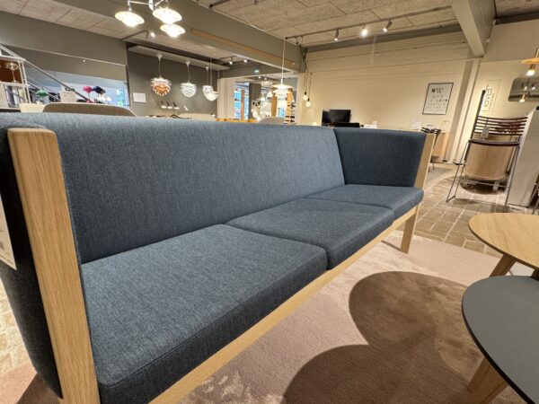 3. Pers. Sofa – Hans J. Wegner - Model GE285 (udstillingsmodel) - Image 2