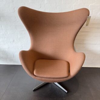 SOLGT ! Ægget – Arne Jacobsen - Model 3316 u/ returdrej (udstillingsmodel)