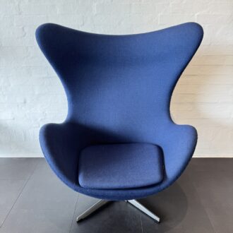 Ægget – Arne Jacobsen - Model 3316 u/ returdrej (udstillingsmodel)