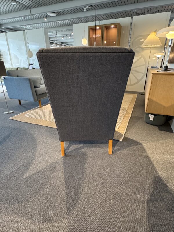 Lænestol – Nielaus - Model Jade inkl. skammel (udstillingsmodel) - Image 4