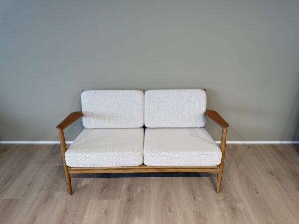 Sofa – Ib Kofod-Larsen - Model MO107S (udstillingsmodel)