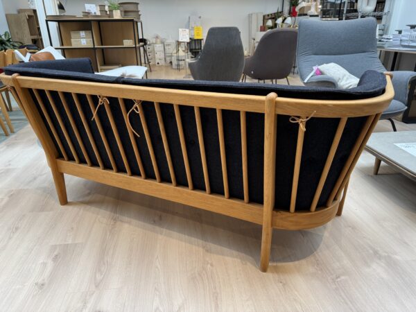 3. pers Tremmesofa – Stouby - Model Maria (udstillingsmodel) - Image 4