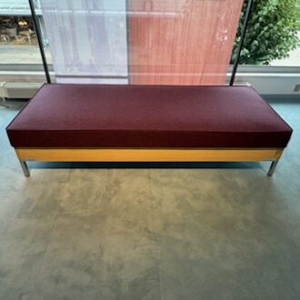 Sovesofa/briks – Model 410 - Eg sæbe (udstillingsmodel)