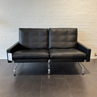 2 pers. sofa – Poul Kjærholm - PK31™ (udstillingsmodel)